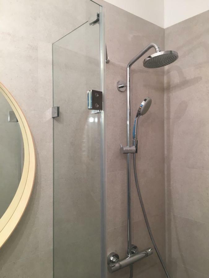 Shoq Studio Nice Apartment With Private Parking كراكوفيا المظهر الخارجي الصورة