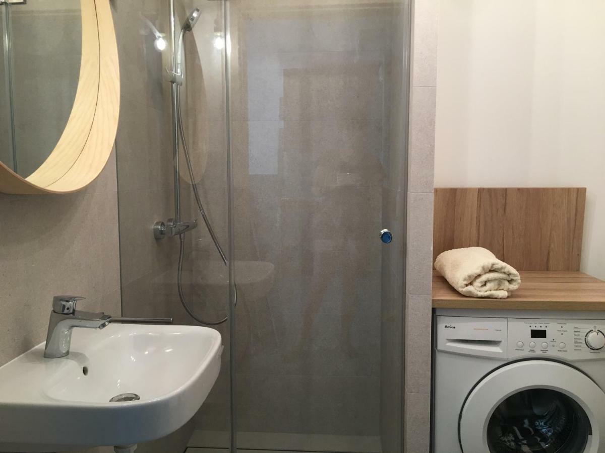 Shoq Studio Nice Apartment With Private Parking كراكوفيا المظهر الخارجي الصورة